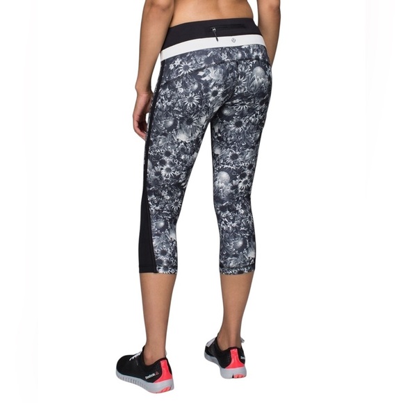 Lululemon Up The Pace Running Leggings Floral Black White Size 8 - Picture 1 of 10
